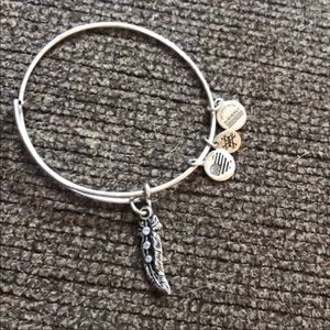 2017 Feather II bracelet. Like new!!